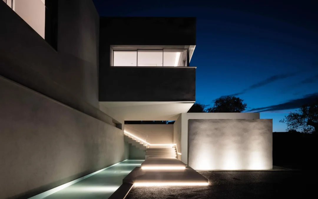 Unveiling Innovation: Discover the Unseen World of Bespoke Glazing with Minimal Frame Projects UK